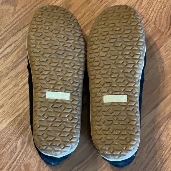 Minnetonka Black Leather Suede Sherpa-Lined Moccasin Shoes 💕 - Picture 5 of 6